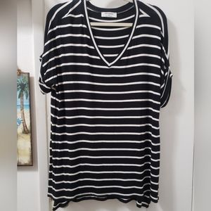 Oversized Zenana top. Stretchy, black and white stripe, V-neck, slit on sides.
